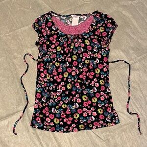 🌟❣️4/$10❣️🌟Girls Sz 7/8 Candie's Black Floral Kids shirt beads